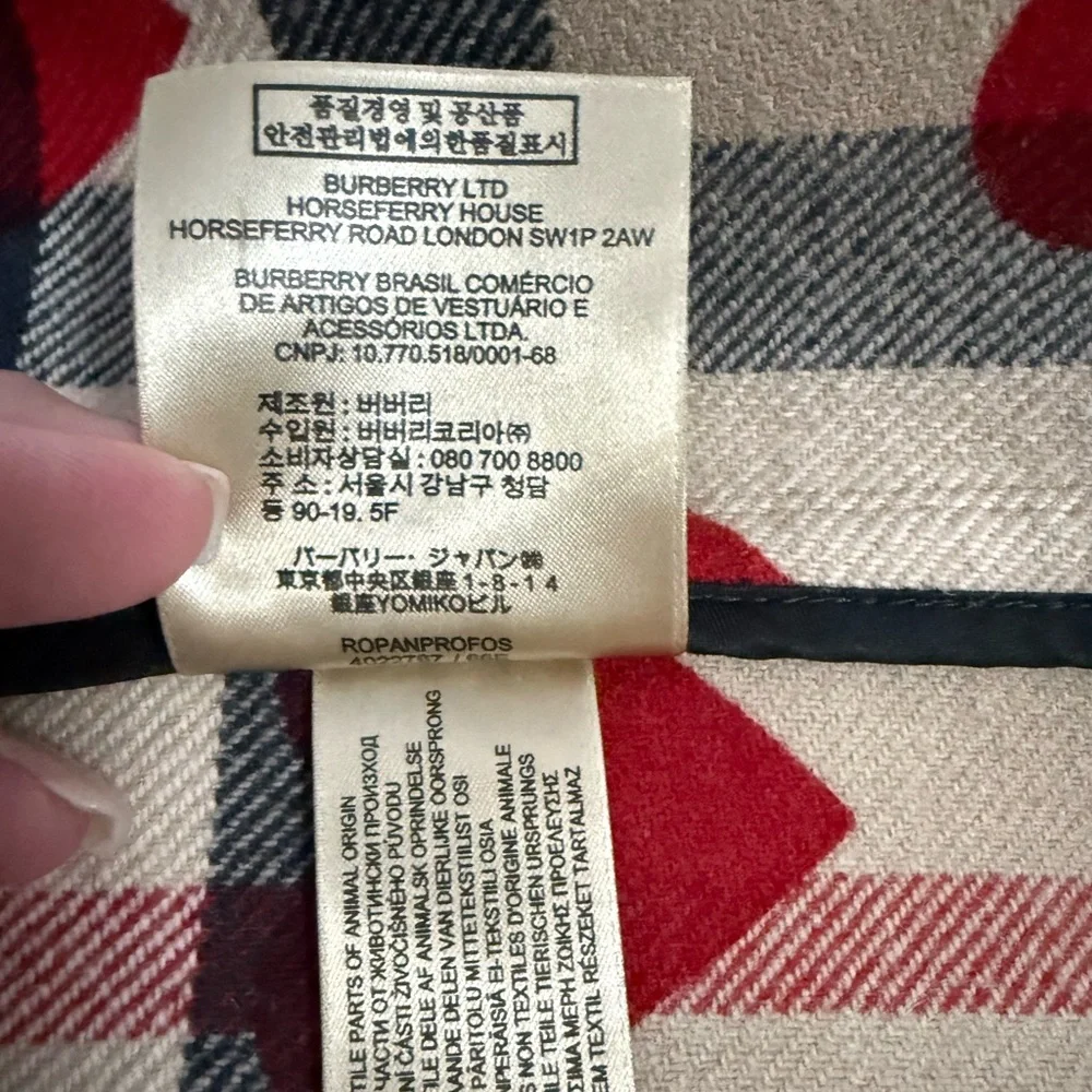 Burberry duffle coat in a beige or camel colorway with a heart-pattern EUC - Picture 12 of 13